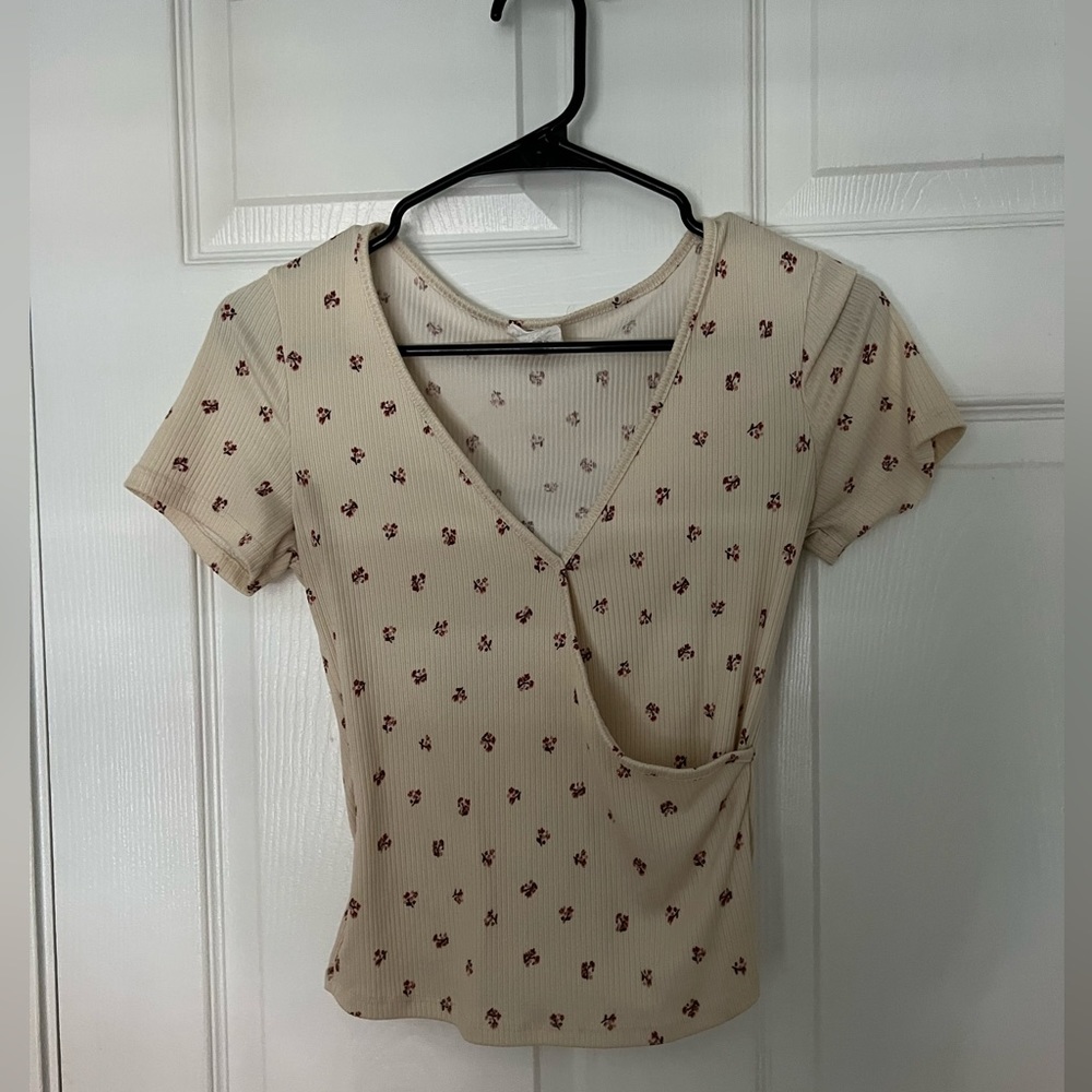 Tan v-kneck shirt with florals. Size S